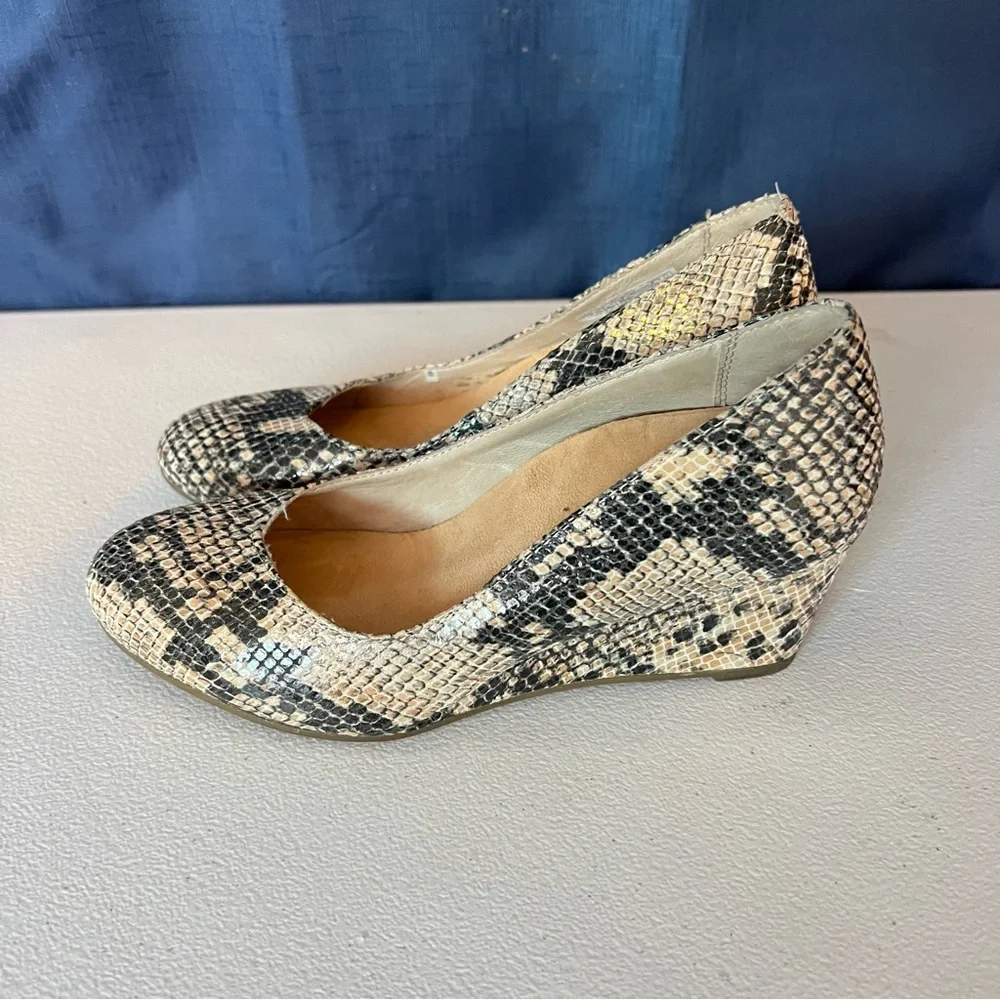 Women's Snakeskin-Print Wedge Pumps in Beige and Black